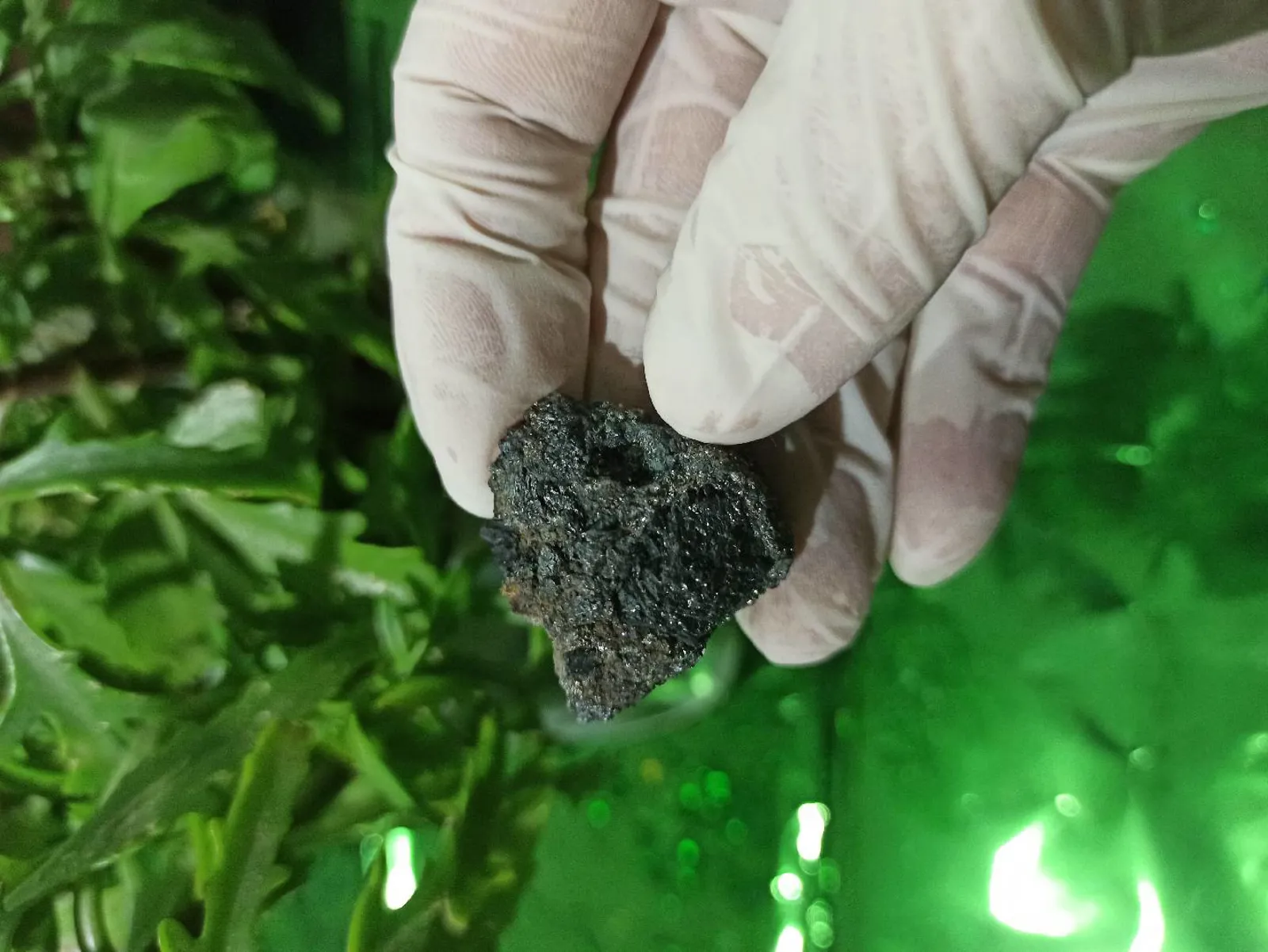 Təbii metal parıltılı mineral nümunəsi✨