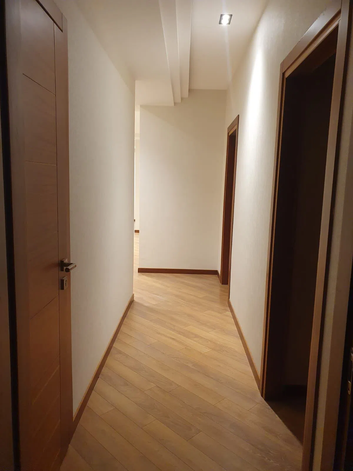 4 otaqlı mənzil 130 m² satılır