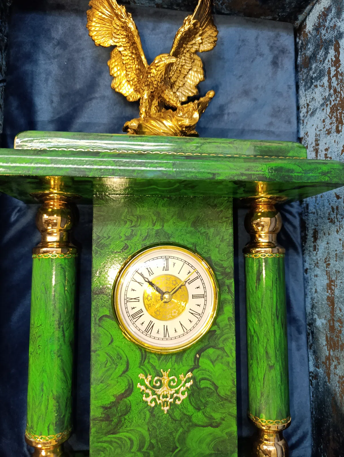 Masa üstü saat ( Malaxit imitasiyası)