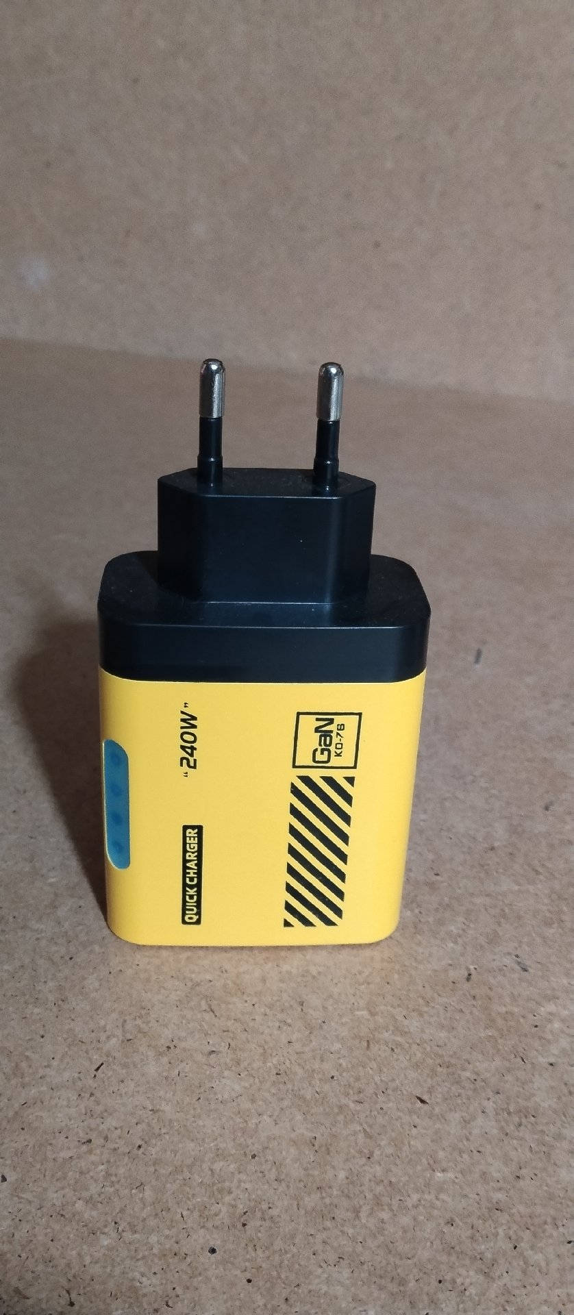 GaN 240W Sürətli Şarj Adapteri - Tenderyard