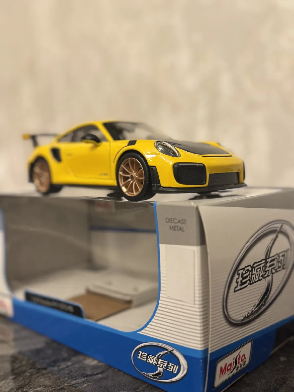 Maisto 1:24 Porshce 911 GT 2RS