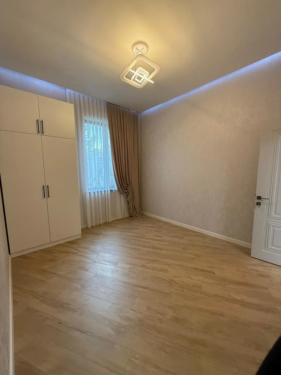 4 otaqlı bağ evi 260 m² 5.5 sot torpaq sahəsində satılır - Tenderyard