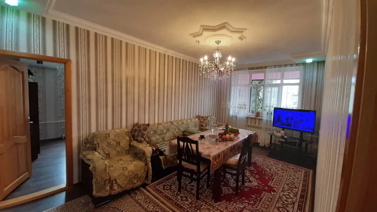 5 otaqlı mənzil 110 m² satılır