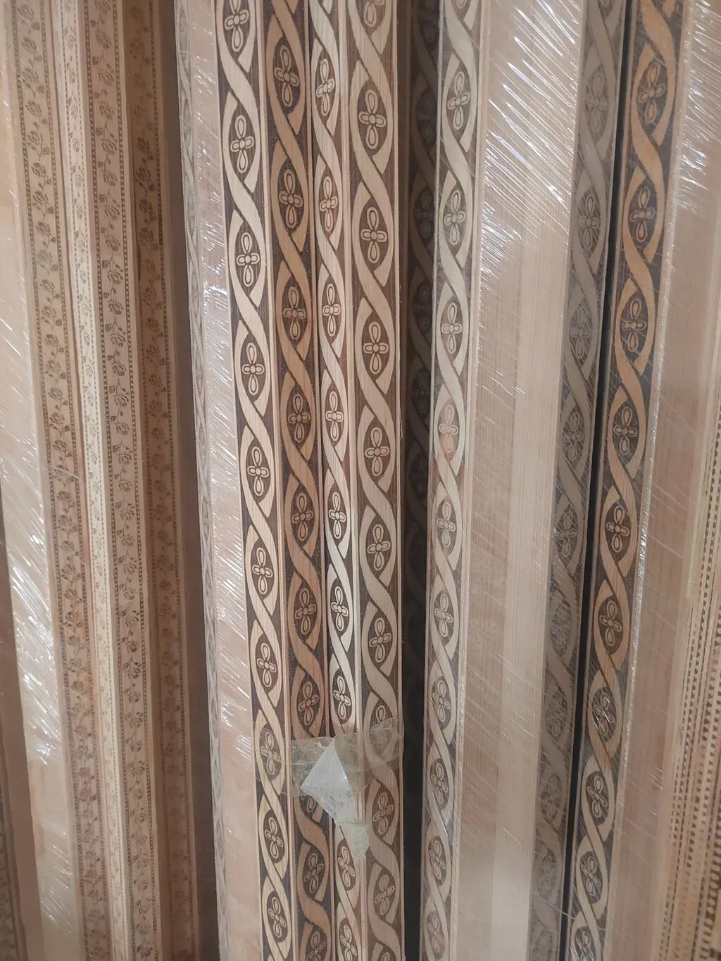 Dekorativ naxışlı ağac plintuslar