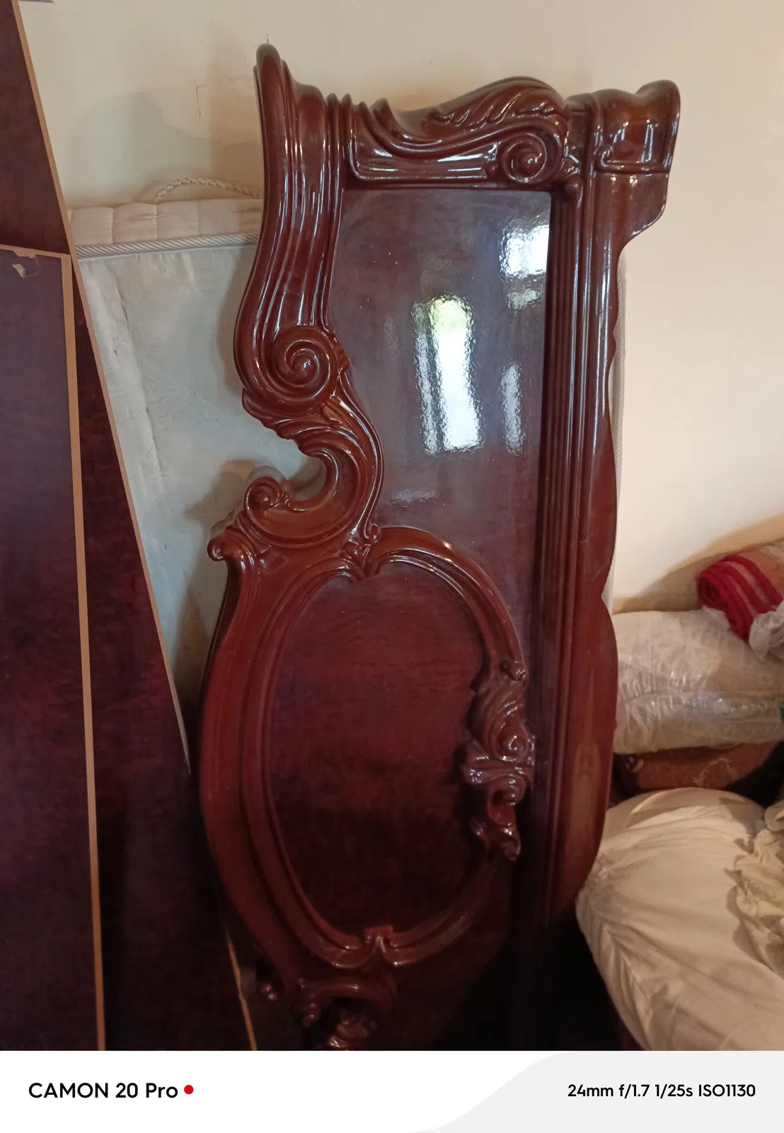 MDF çarpayı, Tünd qırmızı rəng — şəkil 1