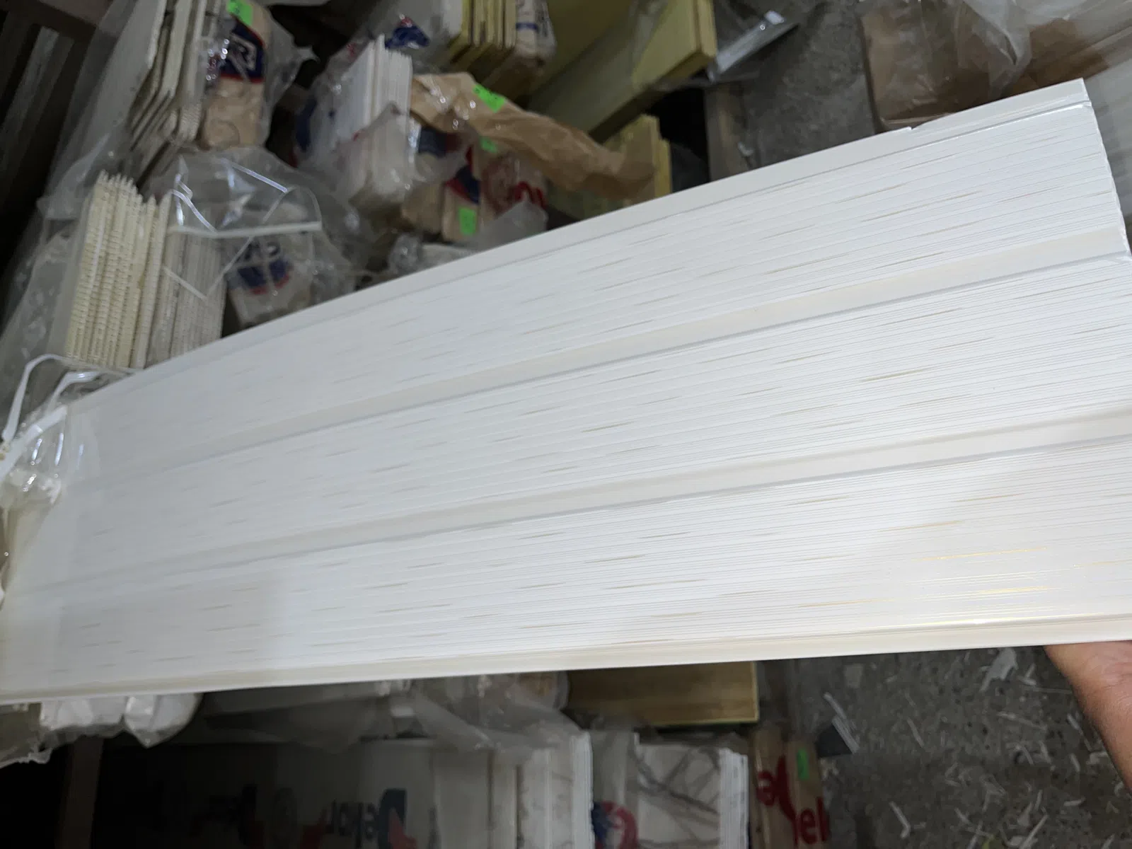 PVC lambirlər, ağ teksturalı və ağac effektli modellər — şəkil 13
