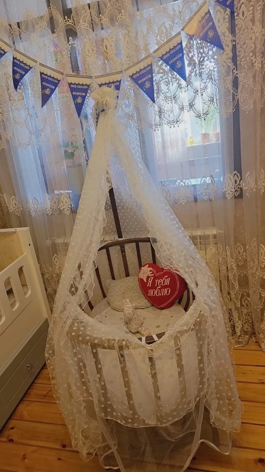 Beşik Taxta material, Qəhvəyi rəng