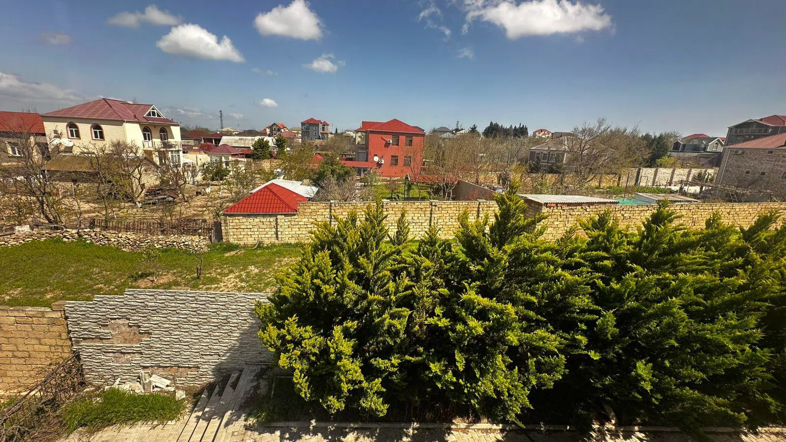 7 otaqlı həyət evi 264 m² - 15 sot torpaq sahəsində satılır