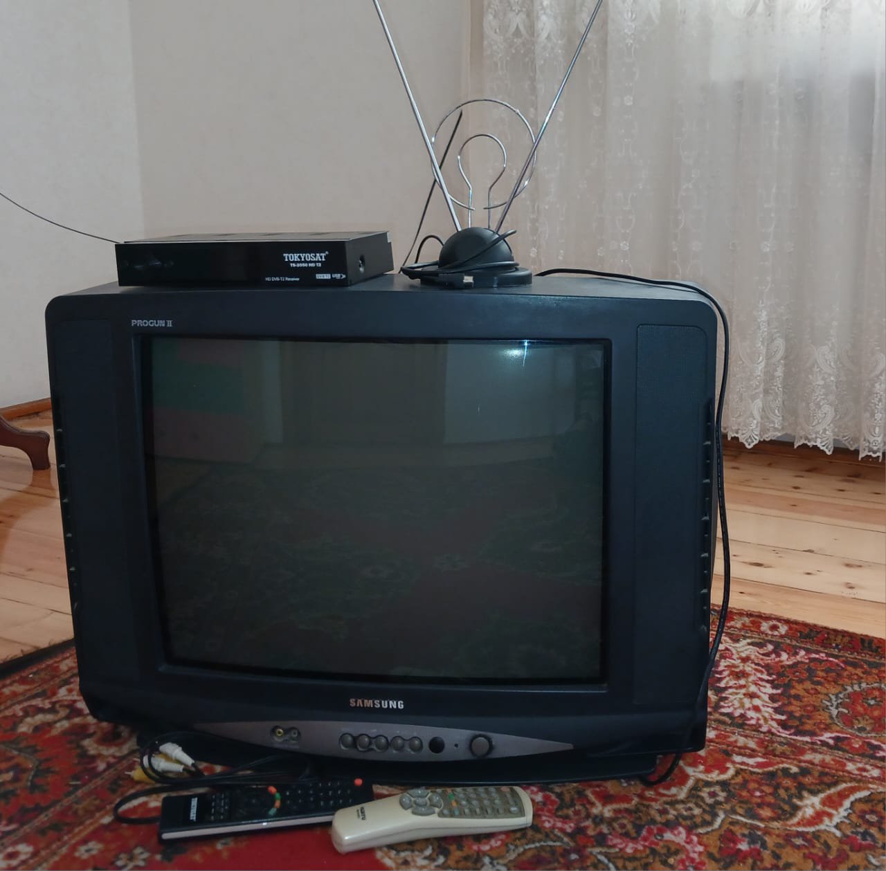 Samsung markalı televizor, Crystal — şəkil 1