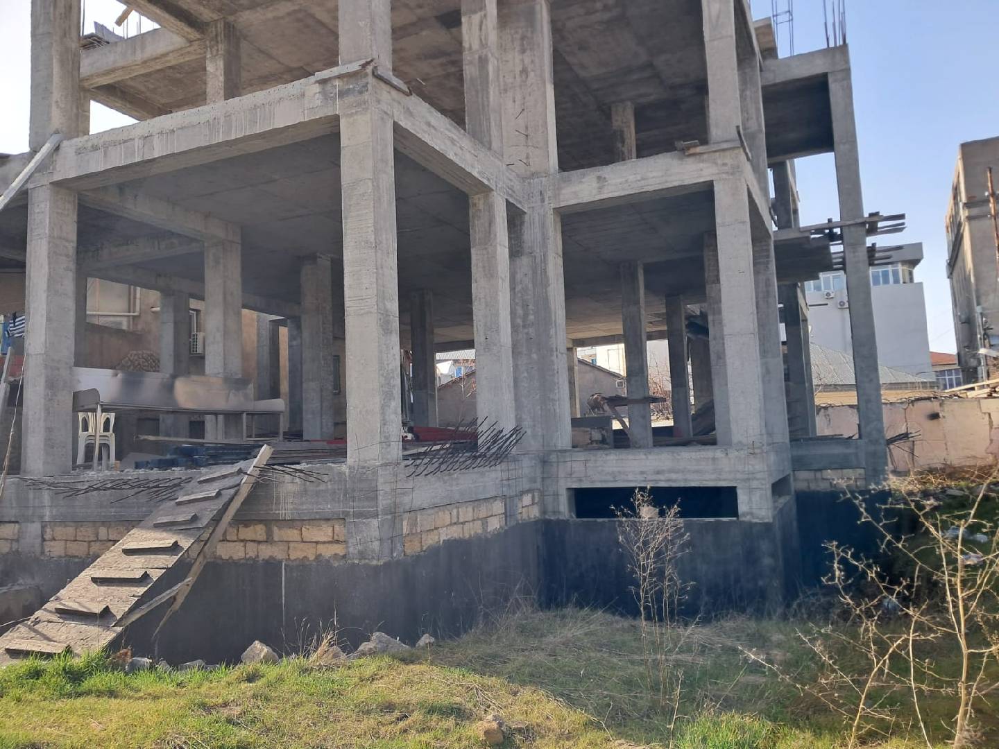 7 otaqlı villa 660 m² - 7 sot torpaq sahəsində satılır — şəkil 2