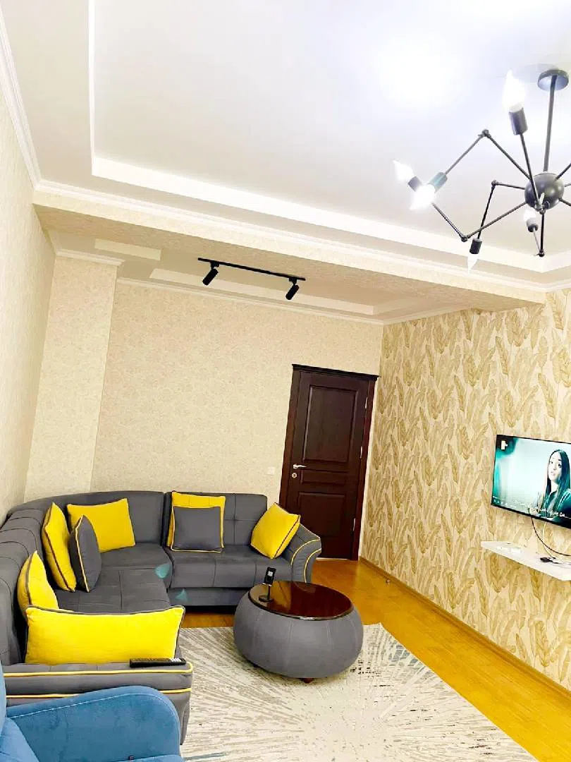 2 otaqlı mənzil 85 m² kirayə verilir