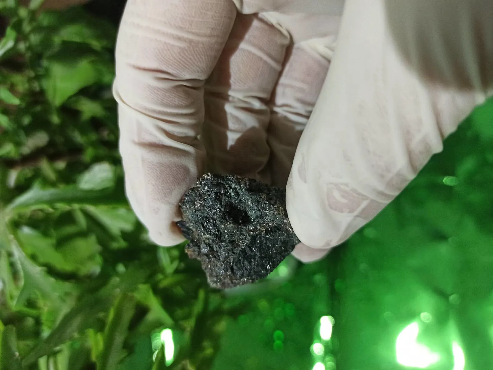 Təbii metal parıltılı mineral nümunəsi✨