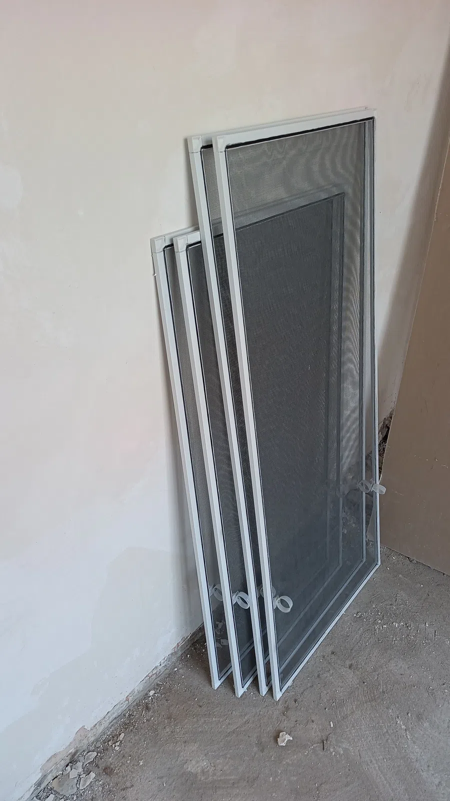 Pəncərə və qapılar üçün müxtəlif növ setkalar