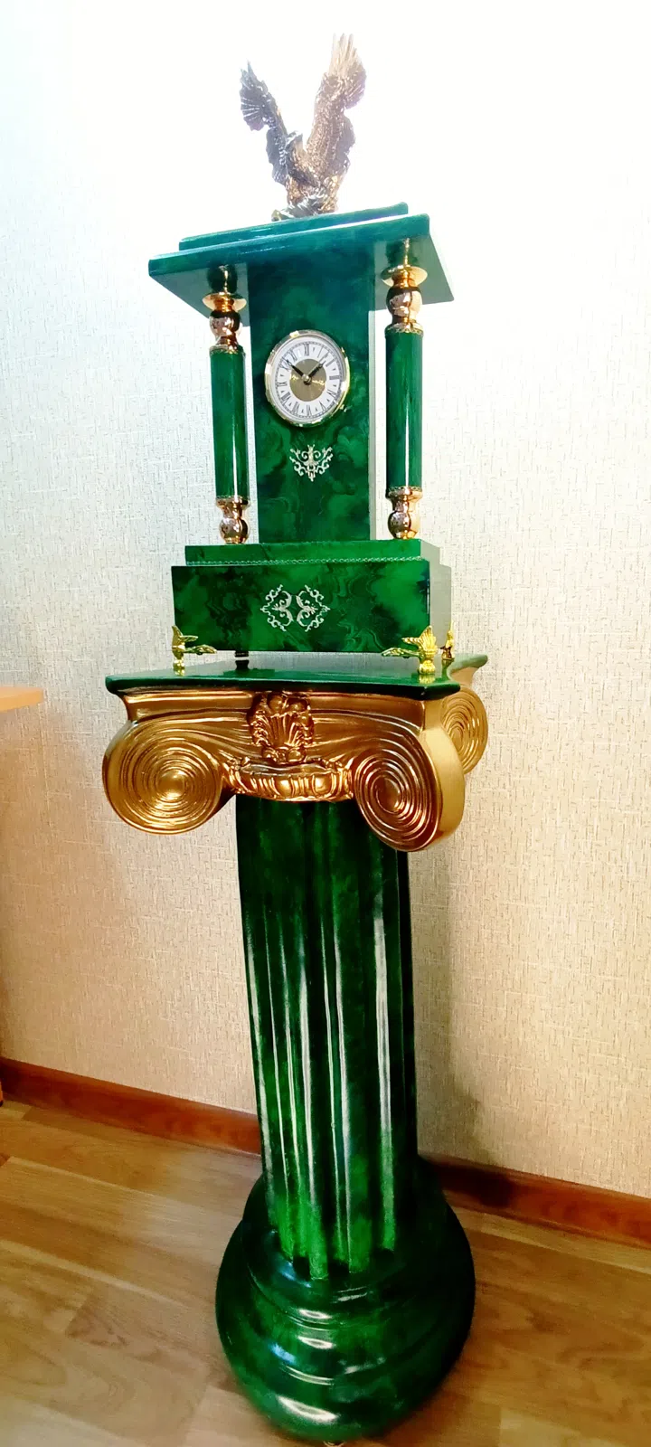 Masa üstü saat ( Malaxit imitasiyası)