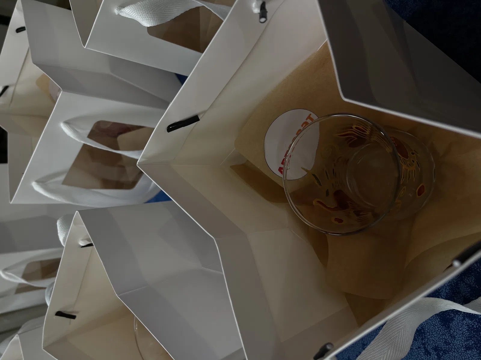 Fincan-stəkan Şüşə material