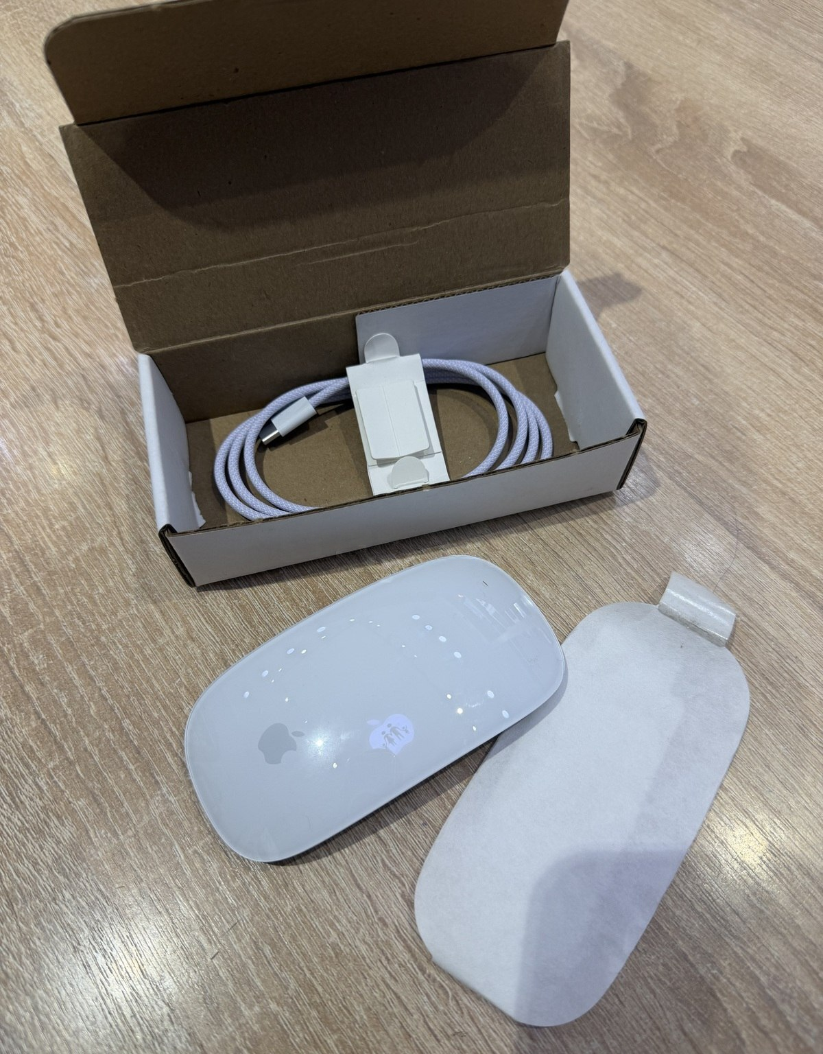 Apple markalı komputer siçanı — şəkil 1
