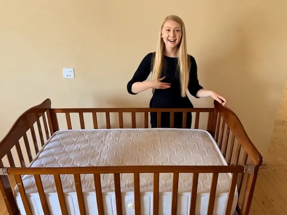 Crib Wooden material, Brown color - Tenderyard