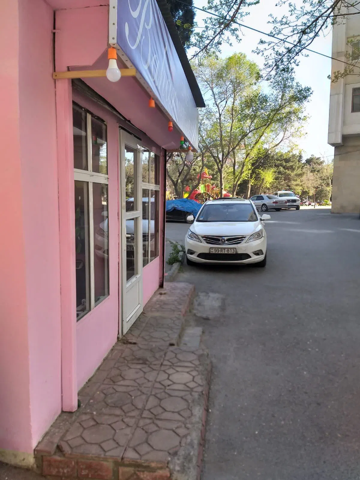 Yaxşı təmirli ticarət obyekti, 16 m² satılır