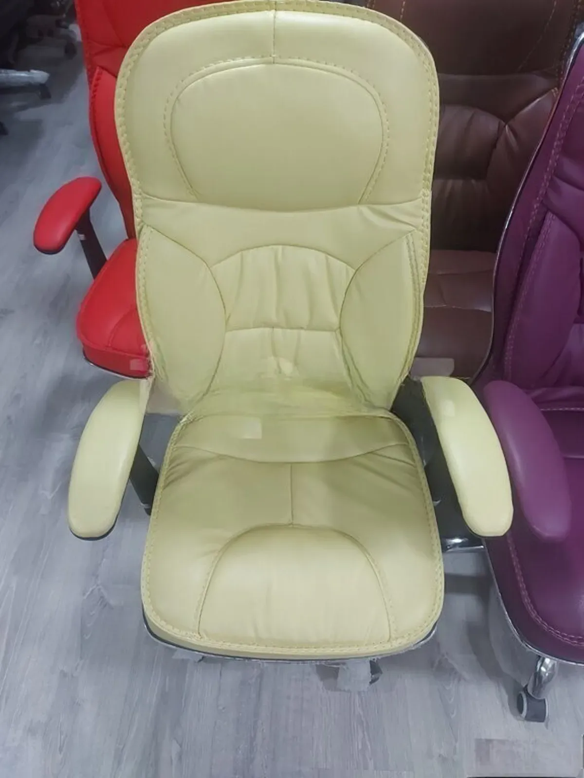 Ağ rəng, Ofis üçün kreslo — şəkil 1