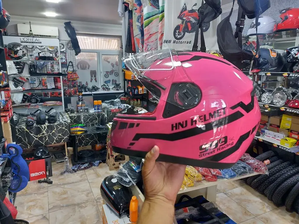 Motosiklet üçün qoruyucu kaska