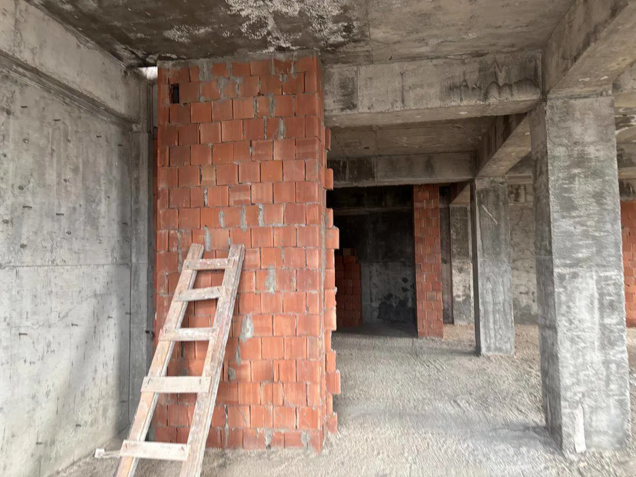 3 otaqlı mənzil 154.8 m² satılır