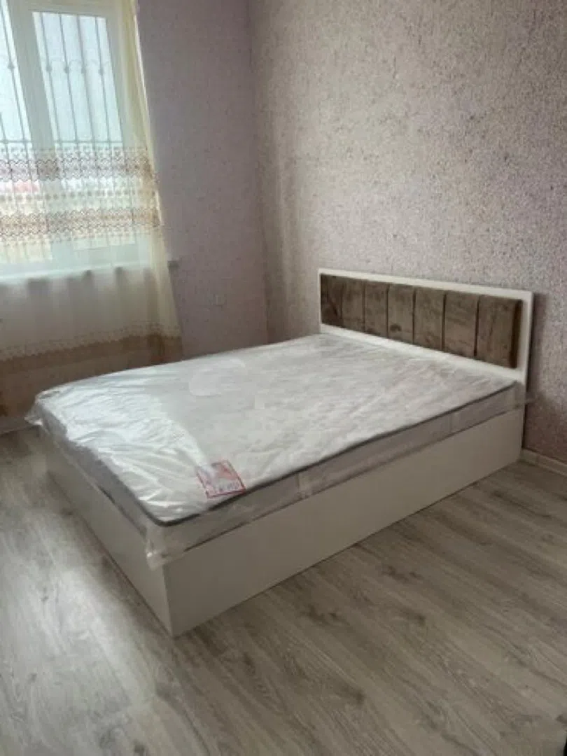 Taxta çarpayı, Qəhvəyi rəng — şəkil 1