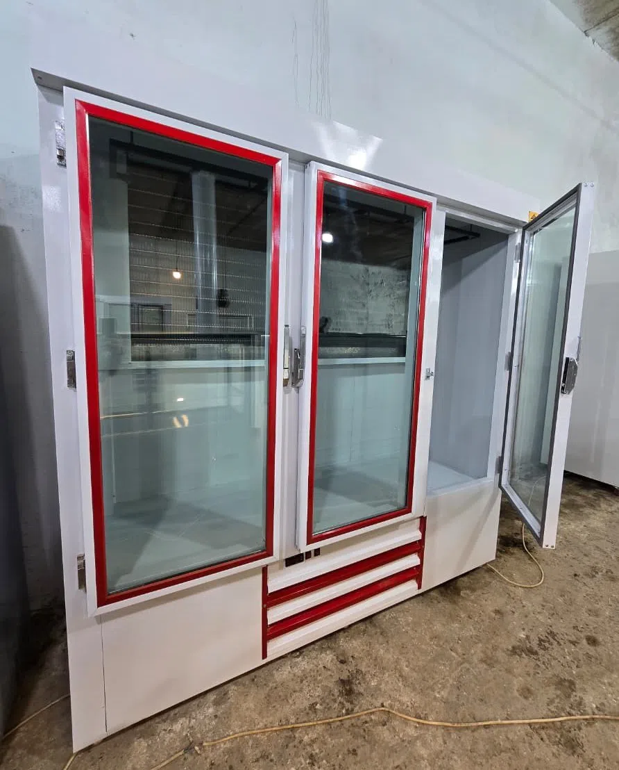 Üç qapılı sənaye tipli soyuducu vitrin