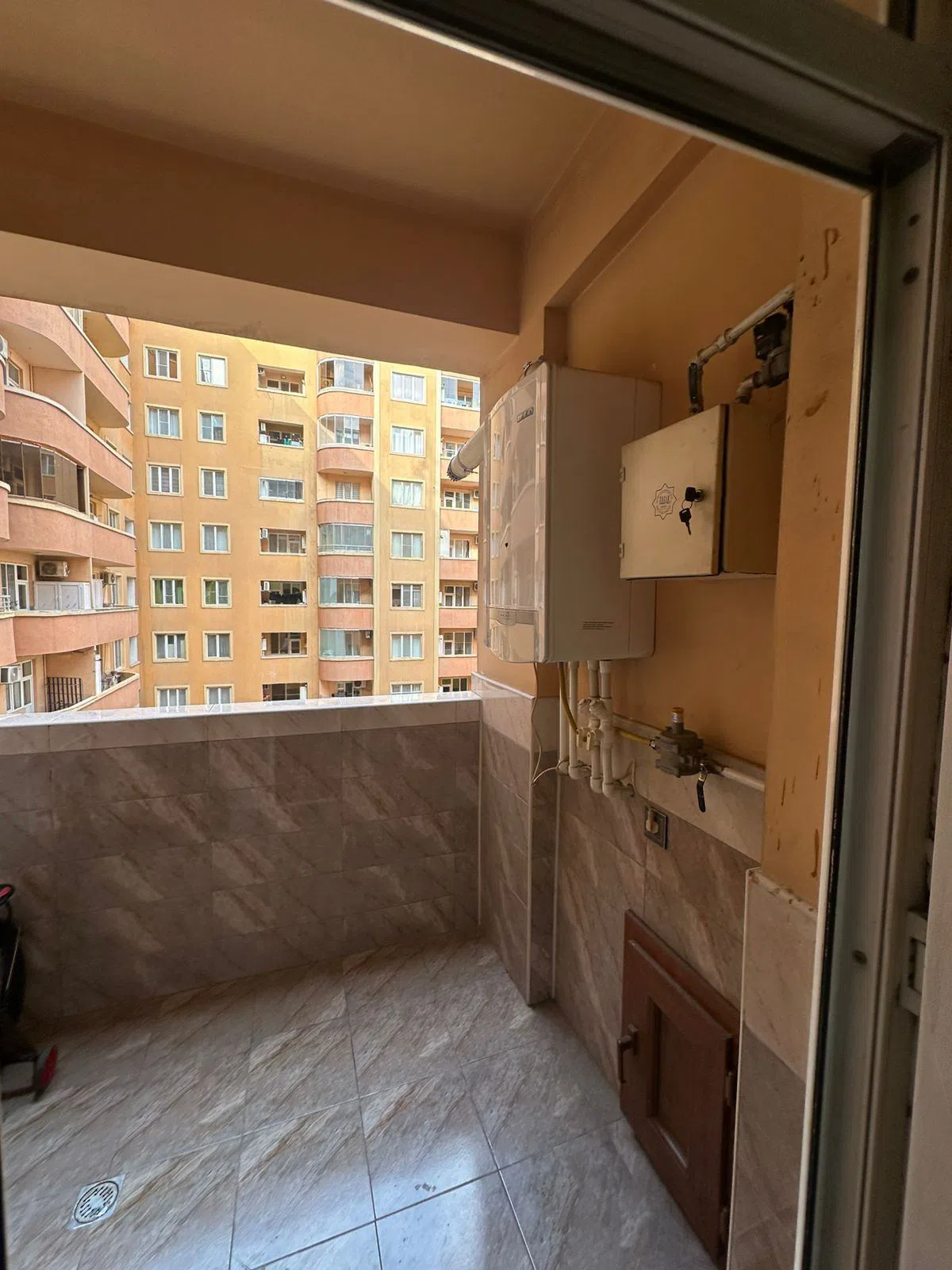 3 otaqlı mənzil 128 m² satılır