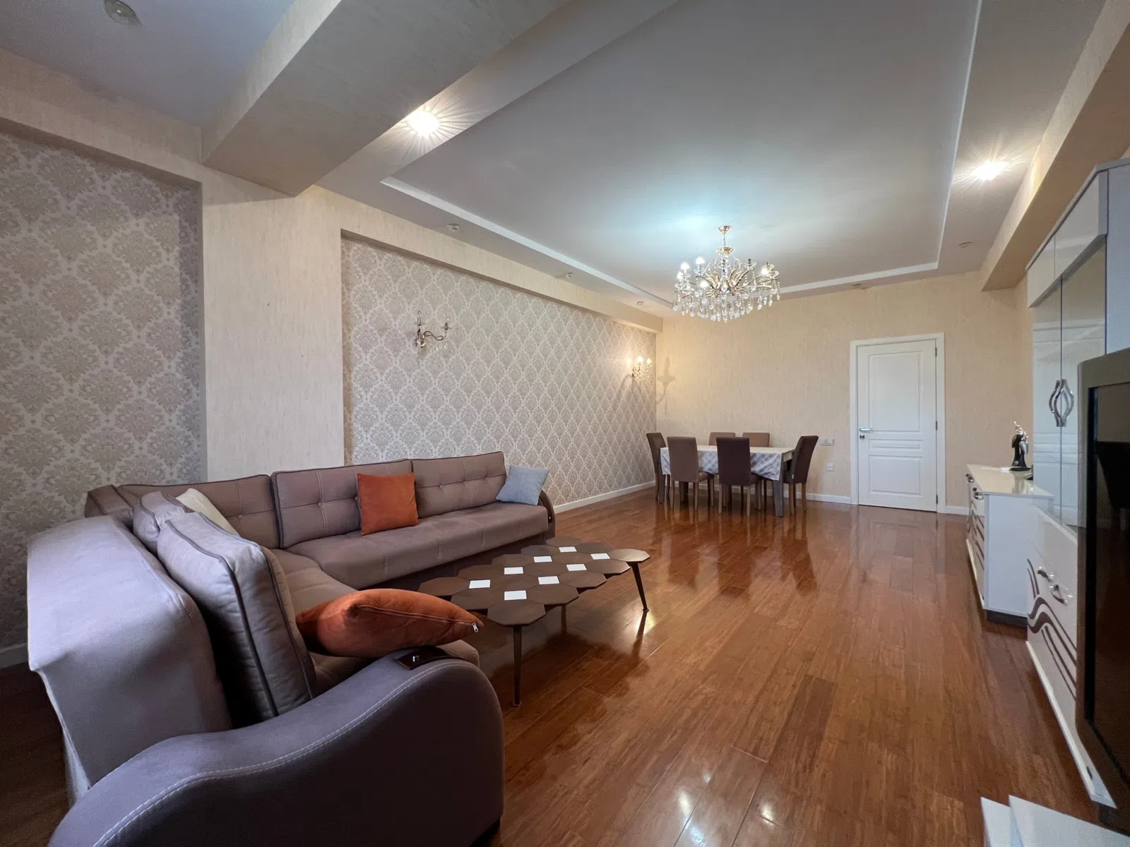 4 otaqlı mənzil 180 m² kirayə verilir — şəkil 17