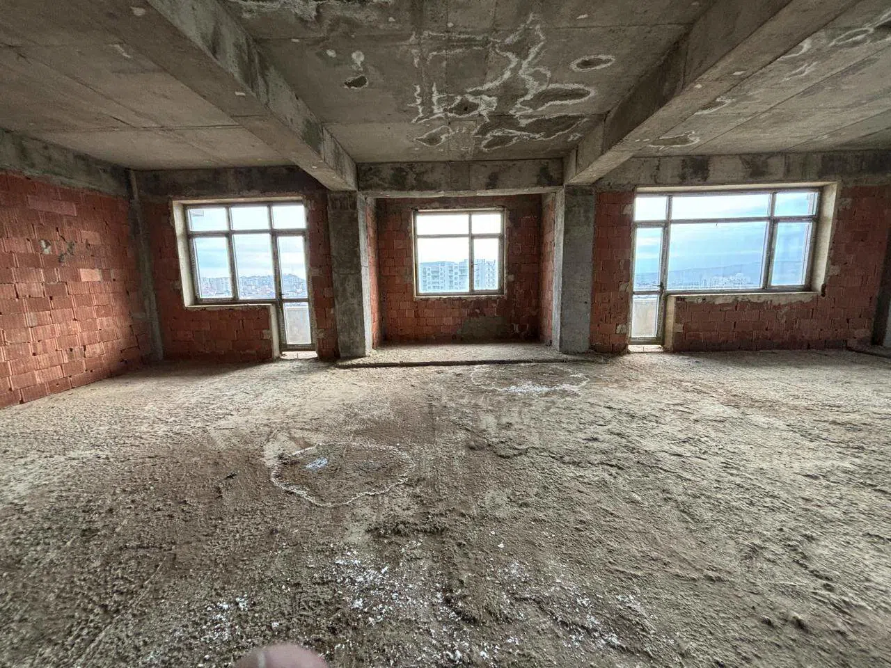 3 otaqlı mənzil 154.8 m² satılır