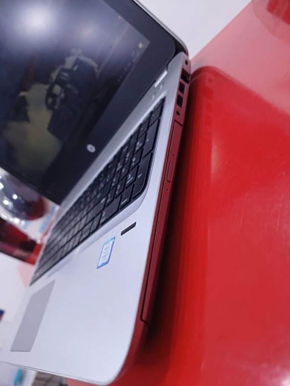 HP markalı notbuk, Gümüşü rəng