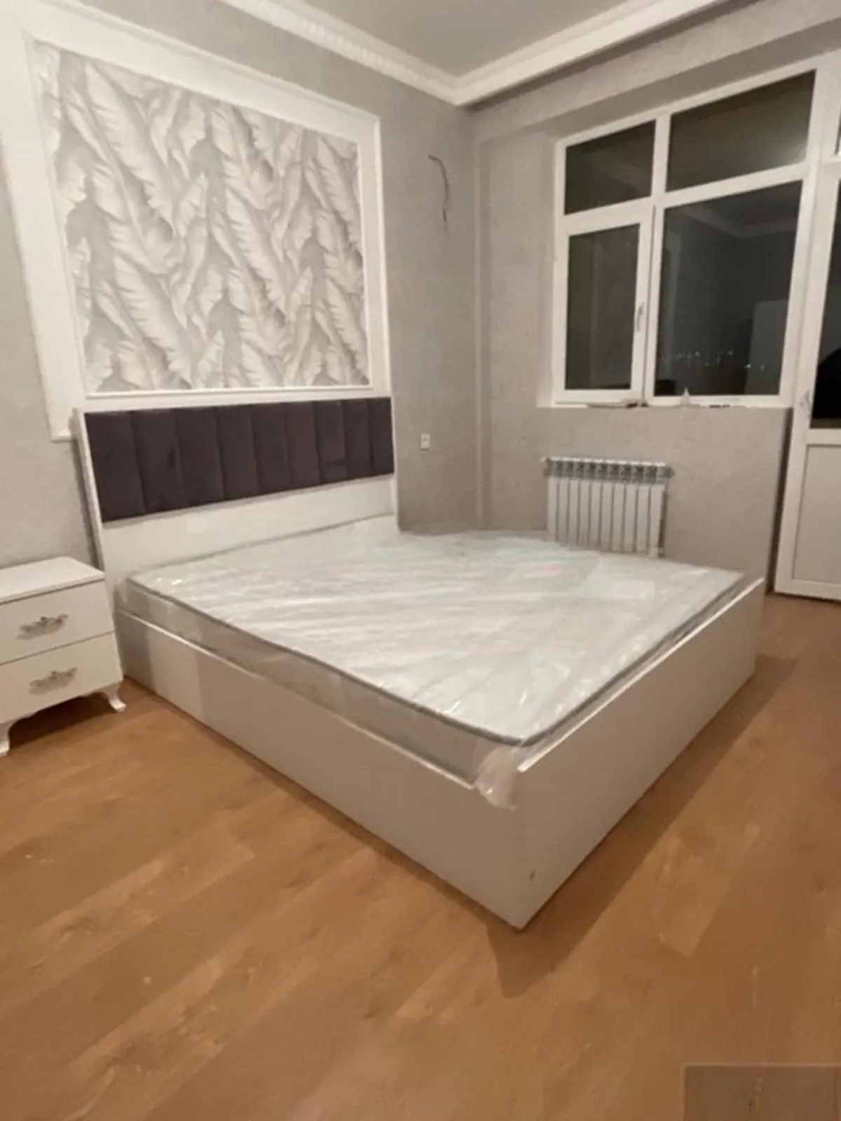 Laminat çarpayı, Ağ rəng