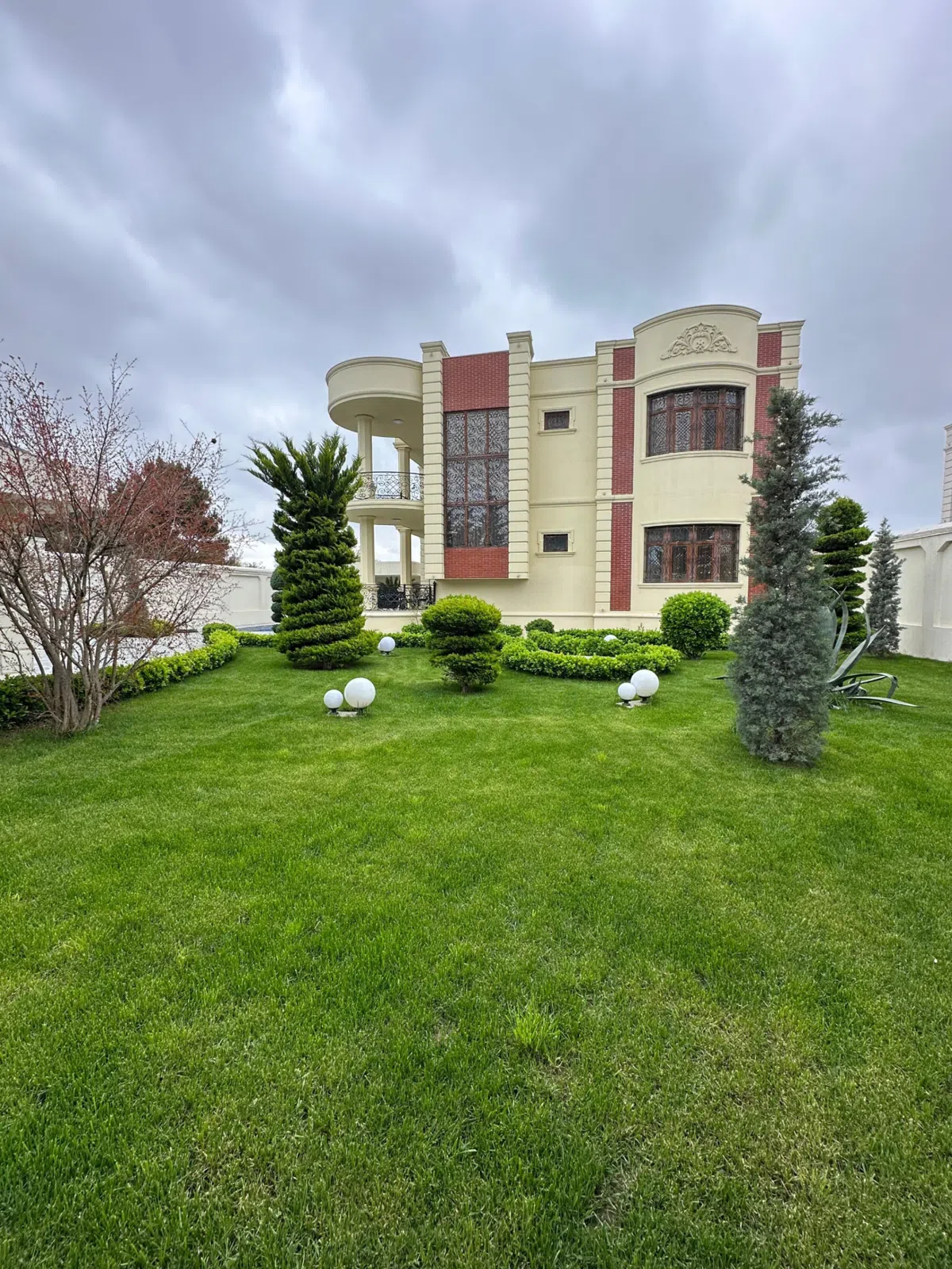 6 otaqlı villa 420 m² - 9 sot torpaq sahəsində satılır