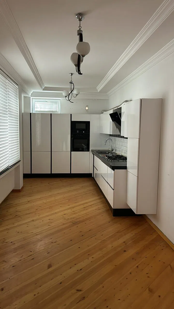 6 otaqlı bağ evi 220 m² satılır — şəkil 2