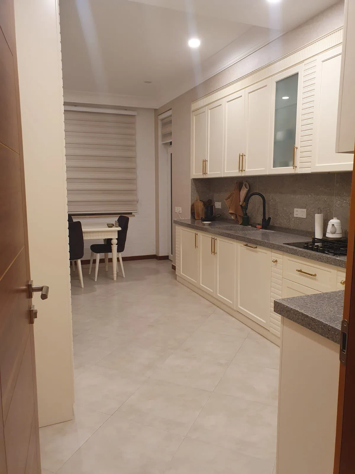 4 otaqlı mənzil 130 m² satılır