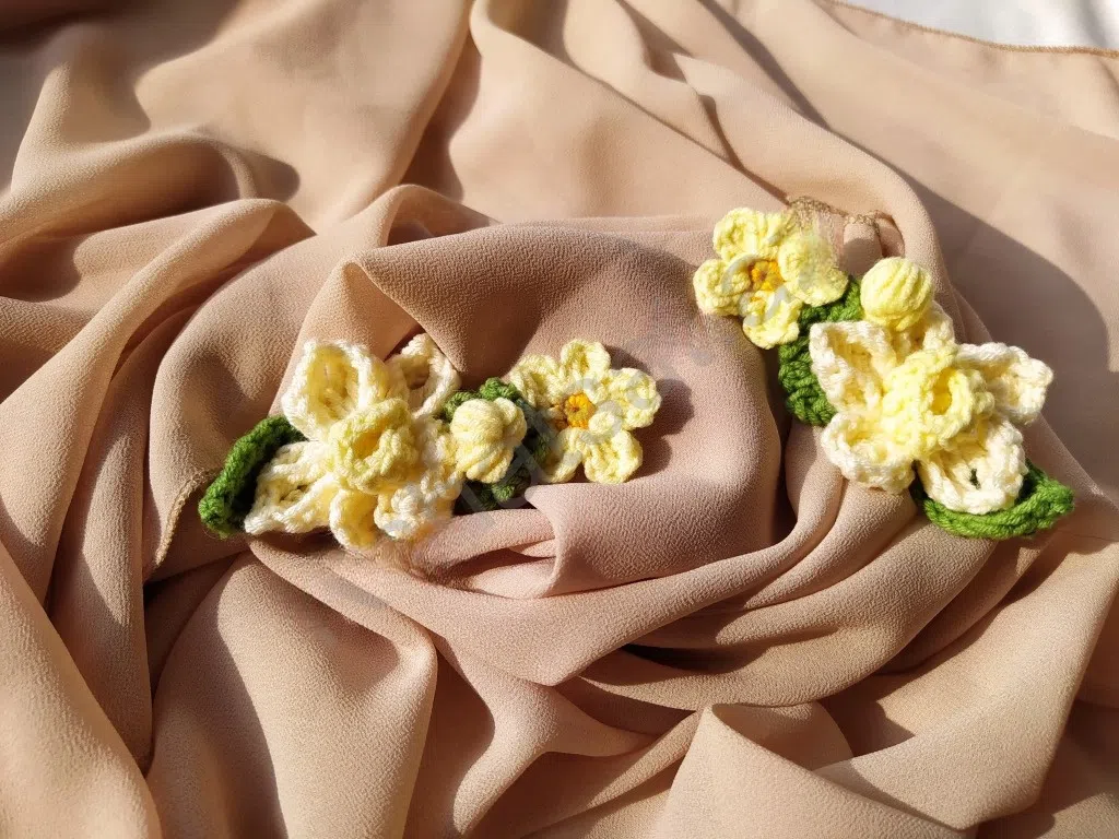 Ağ rəng saç aksesuarı