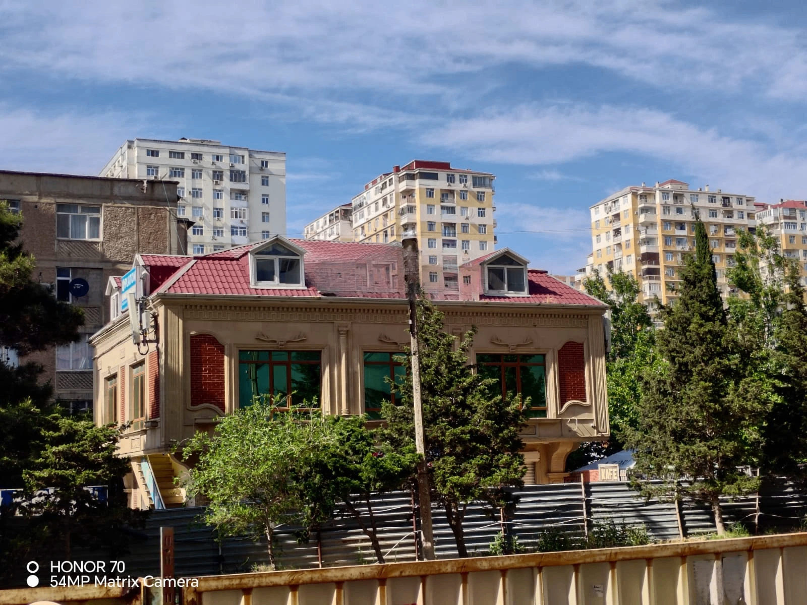4 mərtəbəli klinika, 430 m² satılır — şəkil 1