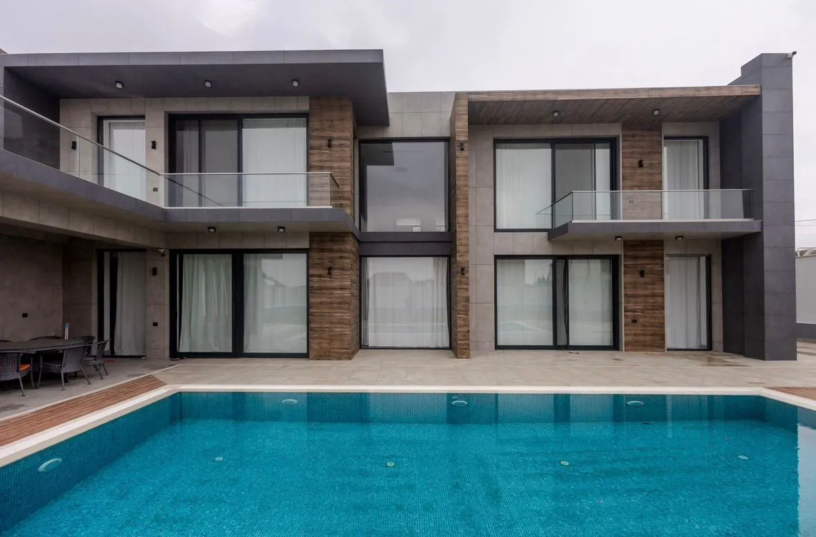 6 otaqlı villa 460 m² - 12 sot torpaq sahəsində satılır - Tenderyard