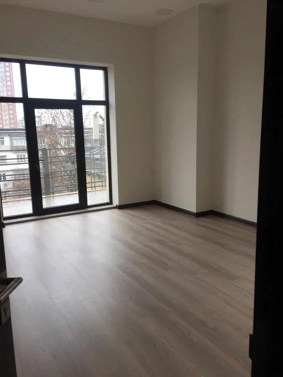 3 otaqlı ofis, 5400 m² kirayə verilir
