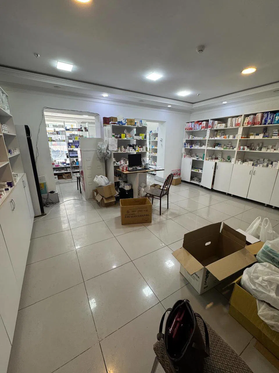 Yaxşı təmirli ticarət obyekti, 100 m² satılır