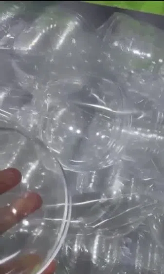 Şəffaf plastik fiqurlar