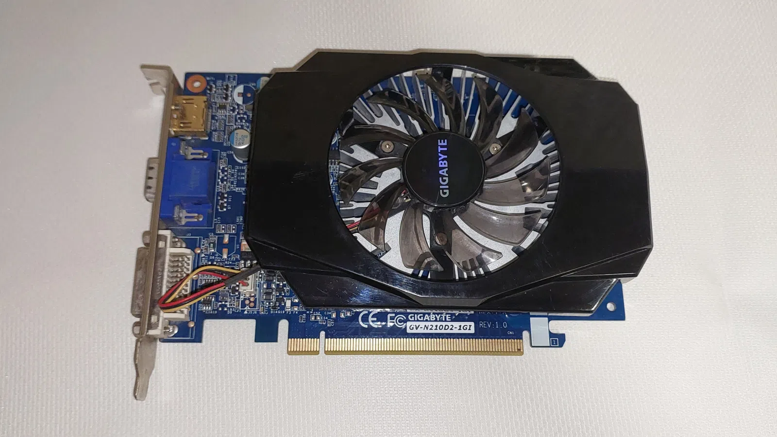 "GIGABYTE NVIDIA GeForce 210" videokart — şəkil 1
