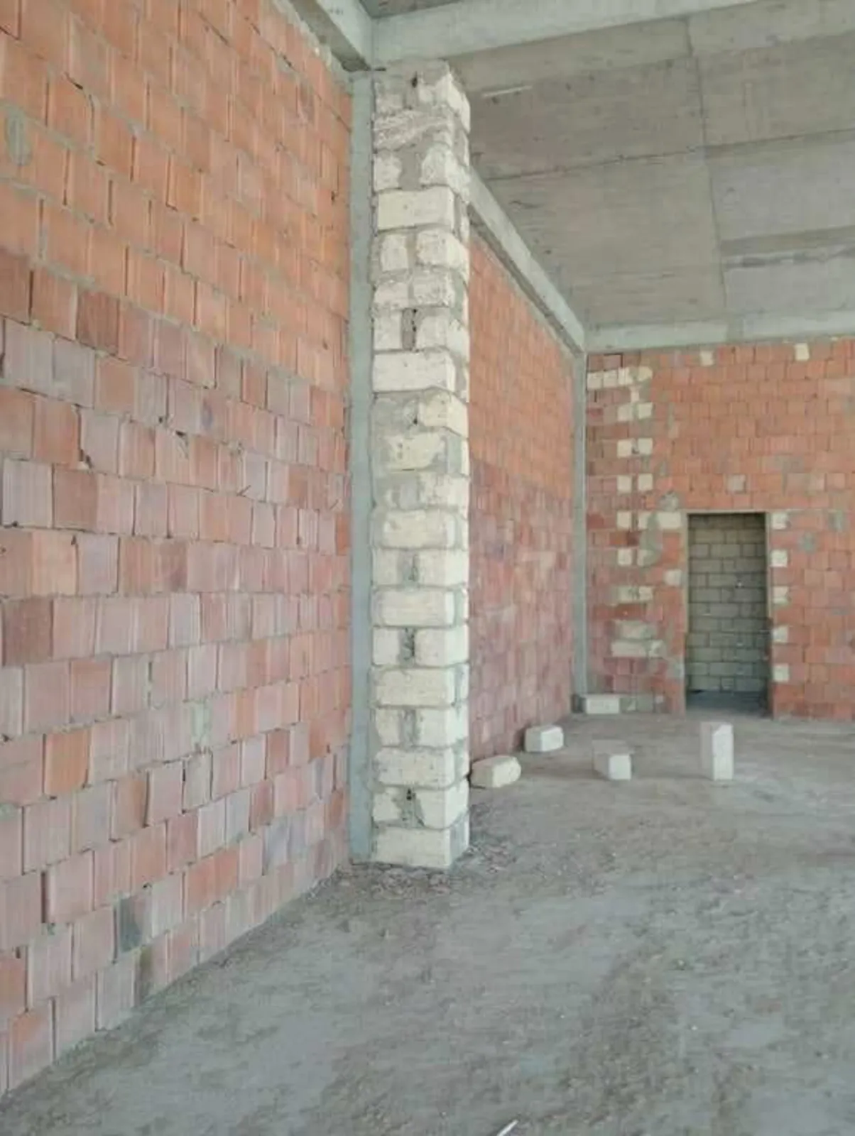 Təmirsiz ticarət obyekti, 1600 m² satılır