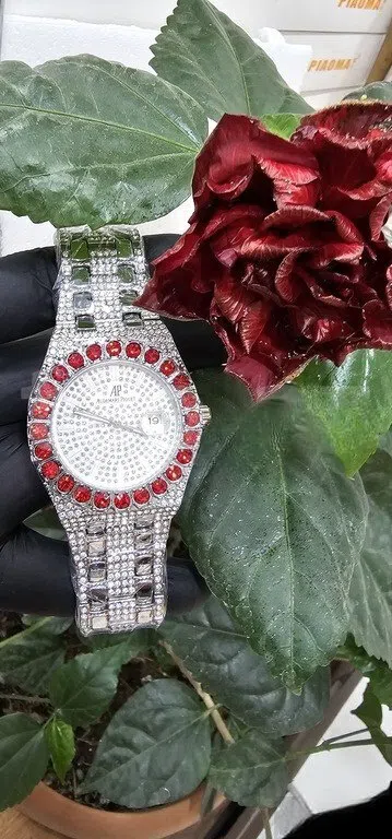 Qadın saatı, Gümüşü rəng