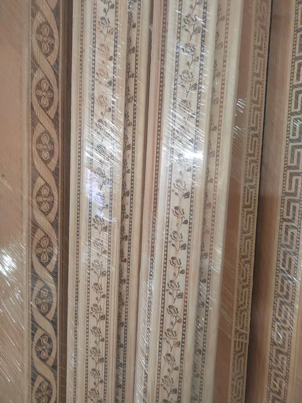 Dekorativ naxışlı ağac plintuslar