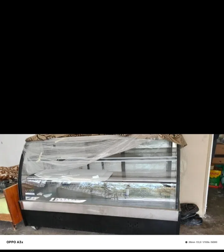 Refrigerated display case - Tenderyard