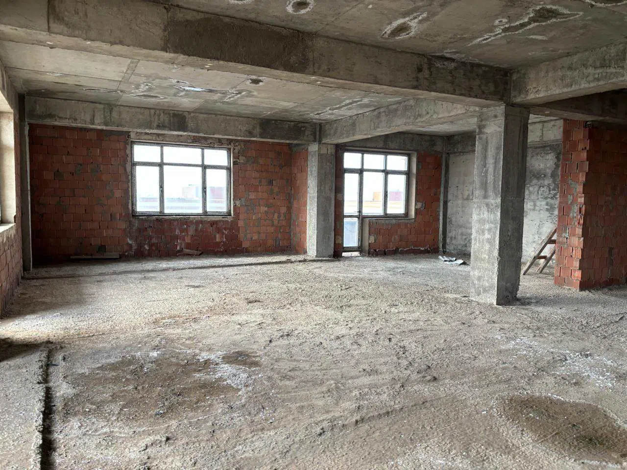 3 otaqlı mənzil 154.8 m² satılır