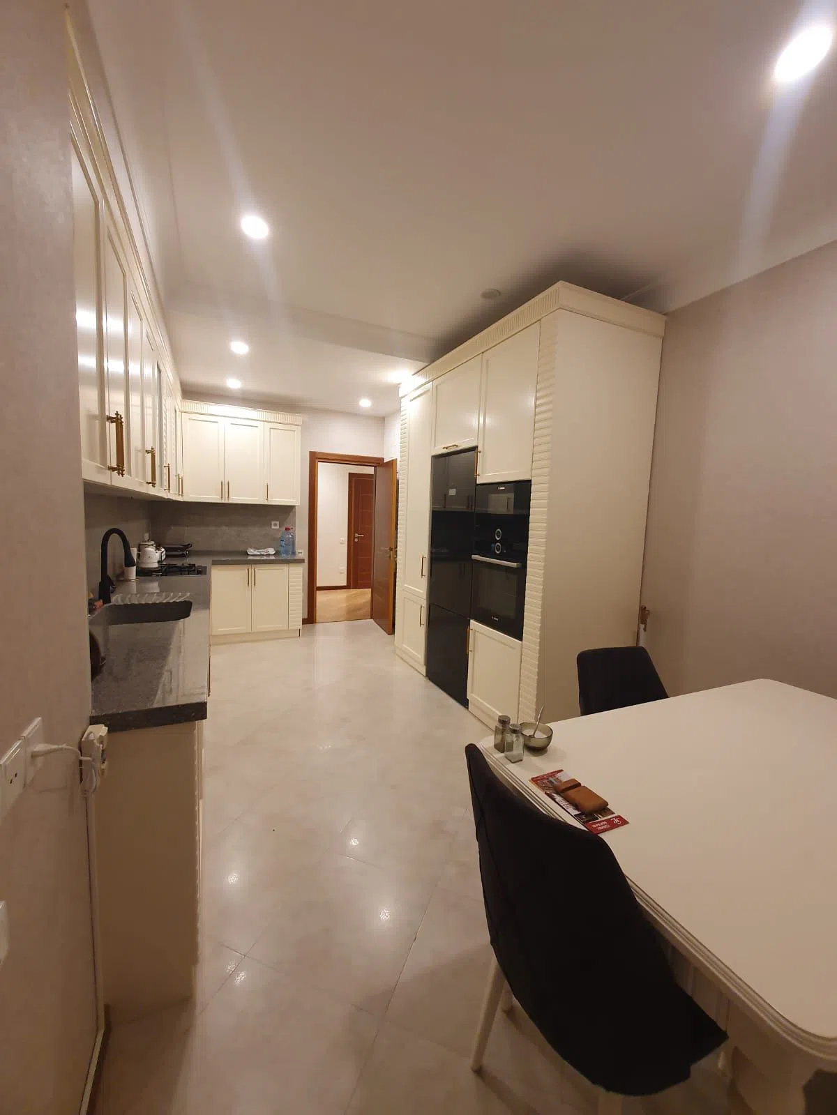 4 otaqlı mənzil 130 m² satılır