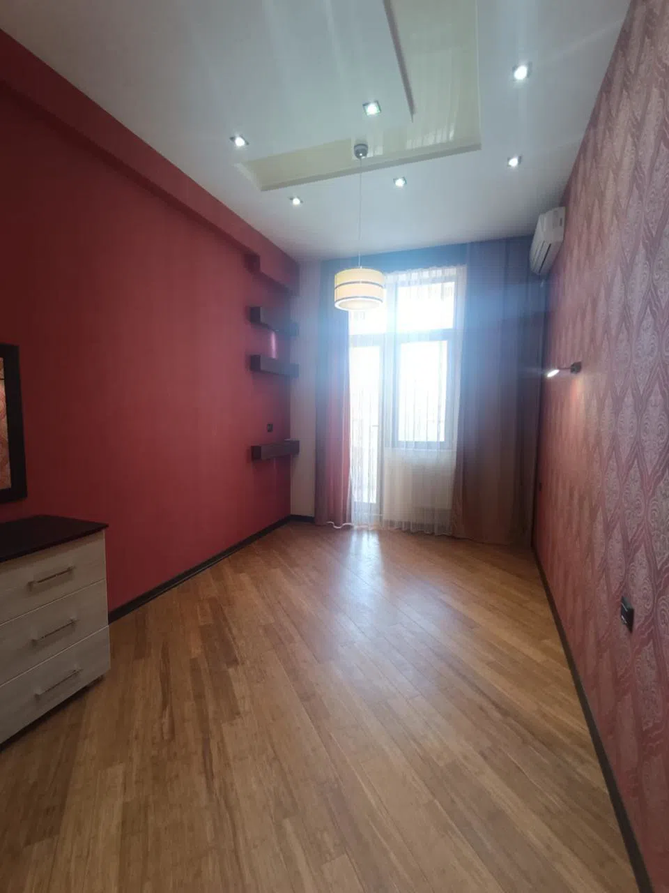 4 otaqlı mənzil 170 m² satılır