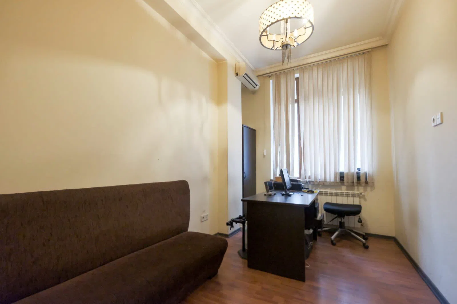 7 otaqlı ofis 200 m² satılır — şəkil 17